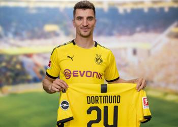 توماس مونييه يواصل الهجوم على باريس سان جيرمان