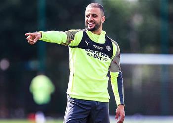 بعد ضم ناثان آكي مانشستر سيتي يتخذ قرار ا بشأن مستقبل ووكر