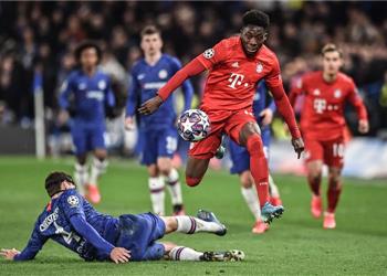 مدرب بايرن ميونخ يكشف موقف ألفونسو ديفيز من مواجهة برشلونة