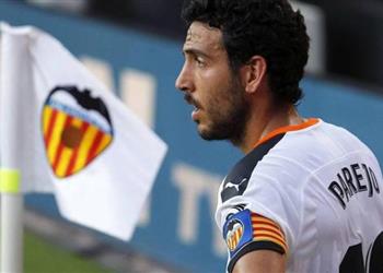 فيديو بسبب نجله باريخو يدخل في نوبة بكاء بعد رحيله عن فالنسيا