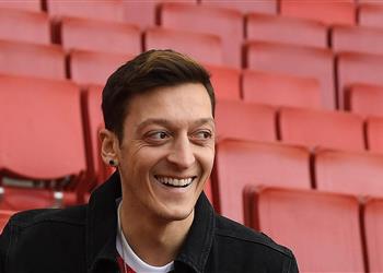 أوزيل يحسم موقفه في آرسنال ويؤكد شعرت بخيبة أمل بعد أزمة مسلمي الإيجور