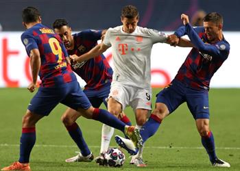 فيديو ليفاندوفسكي يسجل هدف بايرن ميونخ السادس أمام برشلونة