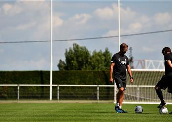 ليفربول يصل النمسا لبدء فترة الإعداد للموسم الجديد