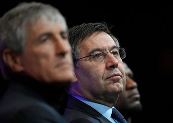 إذاعة إسبانية بارتوميو أبلغنا بإقالة سيتين من تدريب برشلونة