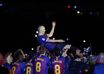 إنييستا يوجه رسالة إلى برشلونة بعد فضيحة بايرن ميونخ