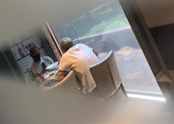 هل تتم إقالة الفرنسي أبيدال يغيب عن اجتماع برشلونة ويلتقي سيتين في مطعم