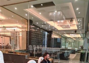 سيد معوض يتابع مباراة الأهلي وأسوان من مقصورة استاد القاهرة