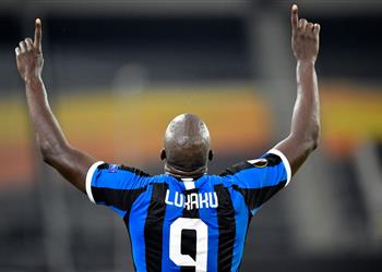 بالفيديو لوكاكو يسجل هدف إنتر ميلان الخامس أمام شاختار