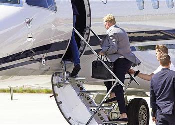 بالصورة والفيديو كومان يصل كتالونيا تمهيد ا للتعاقد مع برشلونة