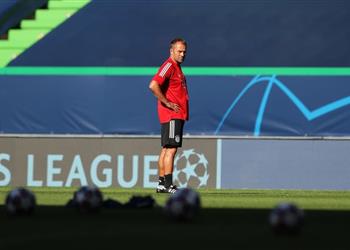 فليك يوضح موقف بافارد من مواجهة ليون ويؤكد علينا تكرار أدائنا أمام برشلونة