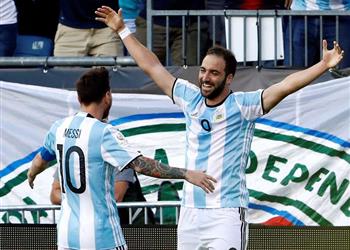 هيجواين يحذر ميسي من الانتقال لـ الدوري الإنجليزي ستتعرض للضرب