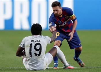 ألفونسو ديفيز يكشف رد فعل ميسي بعدما طلب الحصول على قميصه