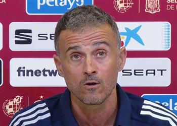 إنريكي ي علق على مستقبل ميسي وأزمات برشلونة وسبب استدعاء بوسكيتس