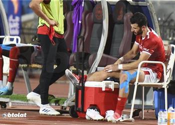 صورة محمود متولي يجري جراحة الصليبي بنجاح والخطيب يؤازر اللاعب