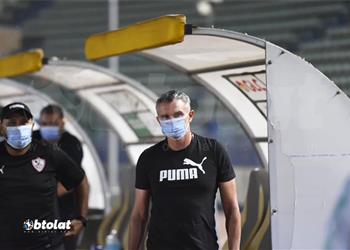 كارتيرون يجتمع مع لاعبي الزمالك قبل مواجهة الأهلي