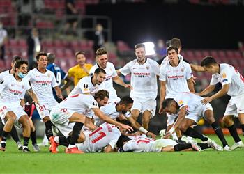 ريال مدريد يهنئ إشبيلية بعد الفوز بالدوري الأوروبي