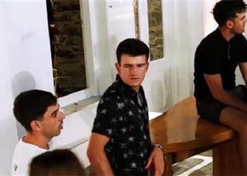 تليجراف تكشف أسوأ عقوبة محتملة لـ ماجواير بعد واقعة الاعتداء على ضباط الشرطة