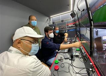 صور العطار يطمئن على جاهزية الفار قبل قمة الأهلي والزمالك