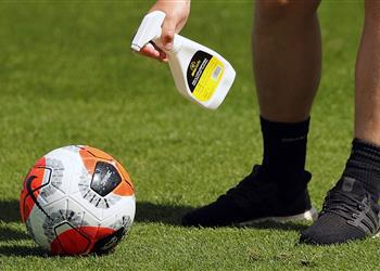 إصابة نجم منتخب إنجلترا وثنائي الدوري الإنجليزي بفيروس كورونا