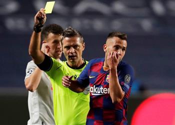 موندو كومان يبلغ ألبا بموقفه من الاستمرار في برشلونة