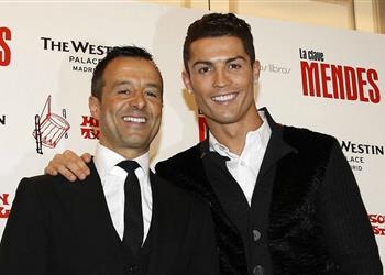 وكيل كريستيانو رونالدو يعرض صفقة على برشلونة
