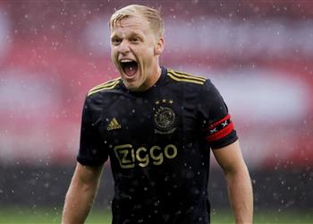 من يضمه برشلونة أم ريال مدريد أياكس يستبعد فان دي بيك بشكل مفاجئ