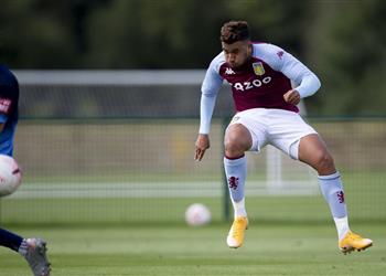 صور تريزيجيه ي سجل في انتصار أستون فيلا بخماسية على ويكمب وندررز ودي ا