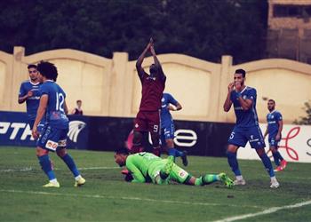 حكم مباراة بيراميدز وأسوان لـ كشري مخاصم الفار وبشجع الأبيض