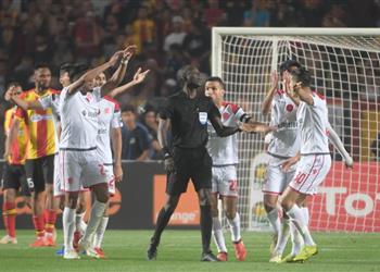 طاس يحدد موعد حسم أزمة نهائي رادس بين الترجي والوداد