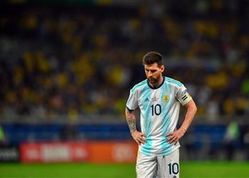 رئيس الأرجنتين يطالب ميسي بالعودة إلى ناديه القديم