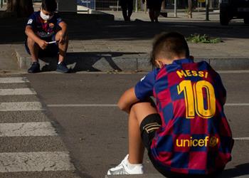 صور ماركا ميسي يخذل أطفال برشلونة