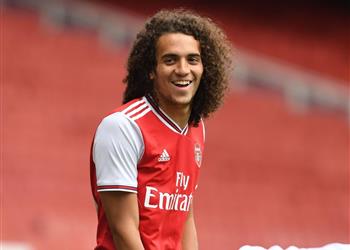 ناد إسباني يفاوض آرسنال لاستعارة جندوزي