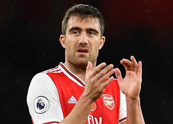 نابولي يتوصل إلى اتفاق مع آرسنال بشأن سوكراتيس