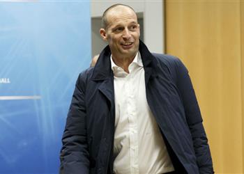 لو باريزيان توضح حقيقة اقتراب أليجري من باريس سان جيرمان