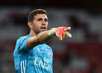 ناد ألماني يخطط لضم إيميليانو مارتينيز من آرسنال