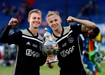 دي يونج فان دي بيك تحدث معي عن انتقاله إلى مانشستر يونايتد