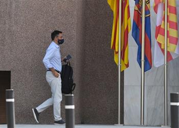 الموندو الشرطة توجه اتهامات إلى رئيس برشلونة بالفساد المالي