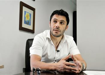 أحمد حسن ينصح مسؤولي الأهلي ويصرح كهربا نال عقابه واعتذر وعليه الإلتزام بالقواعد