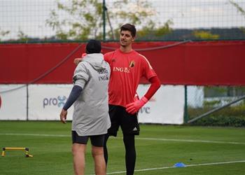 رغم نفي إصابته بـ كورونا كورتوا يغادر معسكر بلجيكا ويعود لـ مدريد