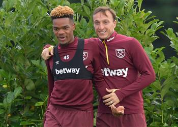 مارك نوبل يهاجم إدارة وست هام بعد بيع لاعب شاب لوست بروميتش