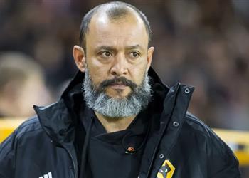 تقارير ولفرهامبتون يتقدم سباق الأندية للتعاقد مع مدافع برشلونة