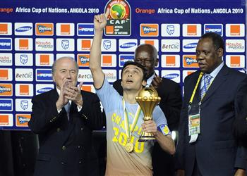 أحمد حسن عن اختفاء كأس إفريقيا كلها نسخ ليست أصلية ويريدون التغطية على خطاب فيفا