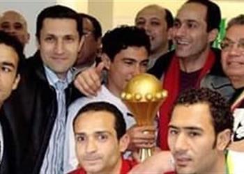 علاء مبارك يسخر من اختفاء كأس أمم إفريقيا من مقر اتحاد الكرة ماذا قال