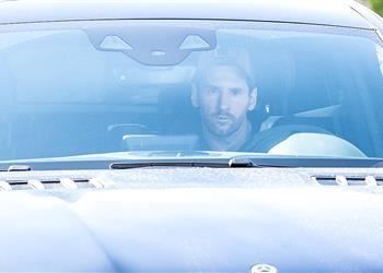 فيديو وصور ميسي يصل برشلونة بعد انتهاء أزمته لخوض أول تدريب مع كومان