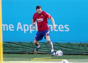 فيديو ميسي يخوض أول مران له مع برشلونة بعد قراره بالبقاء