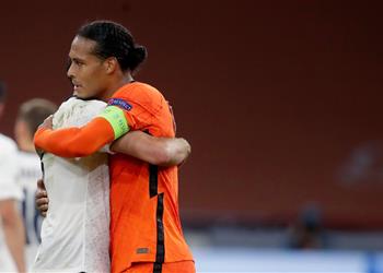 فان دايك بعد خسارة هولندا أمام إيطاليا لا داعي للقلق