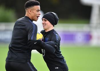 ذا صن منتخب إنجلترا يحدد عقوبة فودين وجرينوود بعد تصرفهما المشين