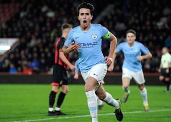 مانشستر سيتي يتراجع ويرحب بمفاوضات برشلونة مع إيريك جارسيا