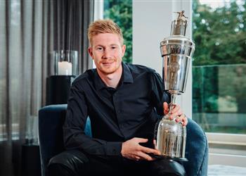 دي بروين يتفوق على ماني ونجوم ليفربول ويفوز بجائزة لاعب العام في الدوري الإنجليزي