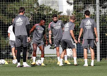 زيدان يتلقى صدمة في تدريبات ريال مدريد قبل أيام من عودة الليجا